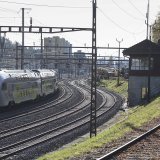 L’offre sur l’axe du Simplon sera réduite "pendant plusieurs années, au moins jusqu’en été 2027", selon les CFF (image d'illustration). KEYSTONE/GAETAN BALLY